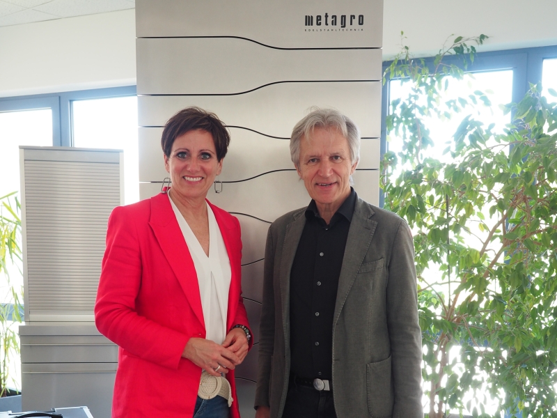 Neue Vorständin Gerlinde Tröstl-Katinger gemeinsam langjährigem ehemaligen Vorstand Wolfgang Schindlecker