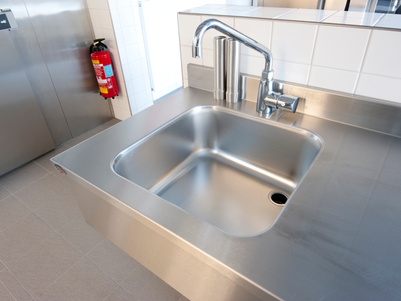 Fugenlos eingeschweißtes Gastrobecken mit Standrohrventil